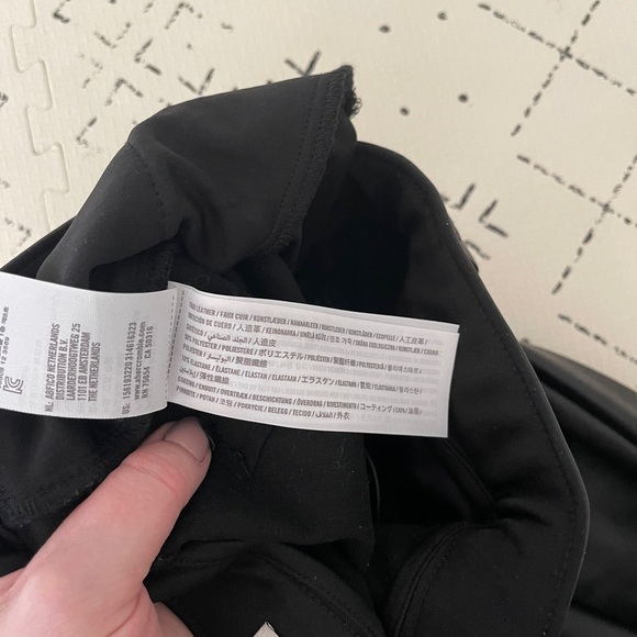 Abercrombie & Fitch‎ The Ankle Straight Ultra High Rise Faux Leather pants - Picture 9 of 10